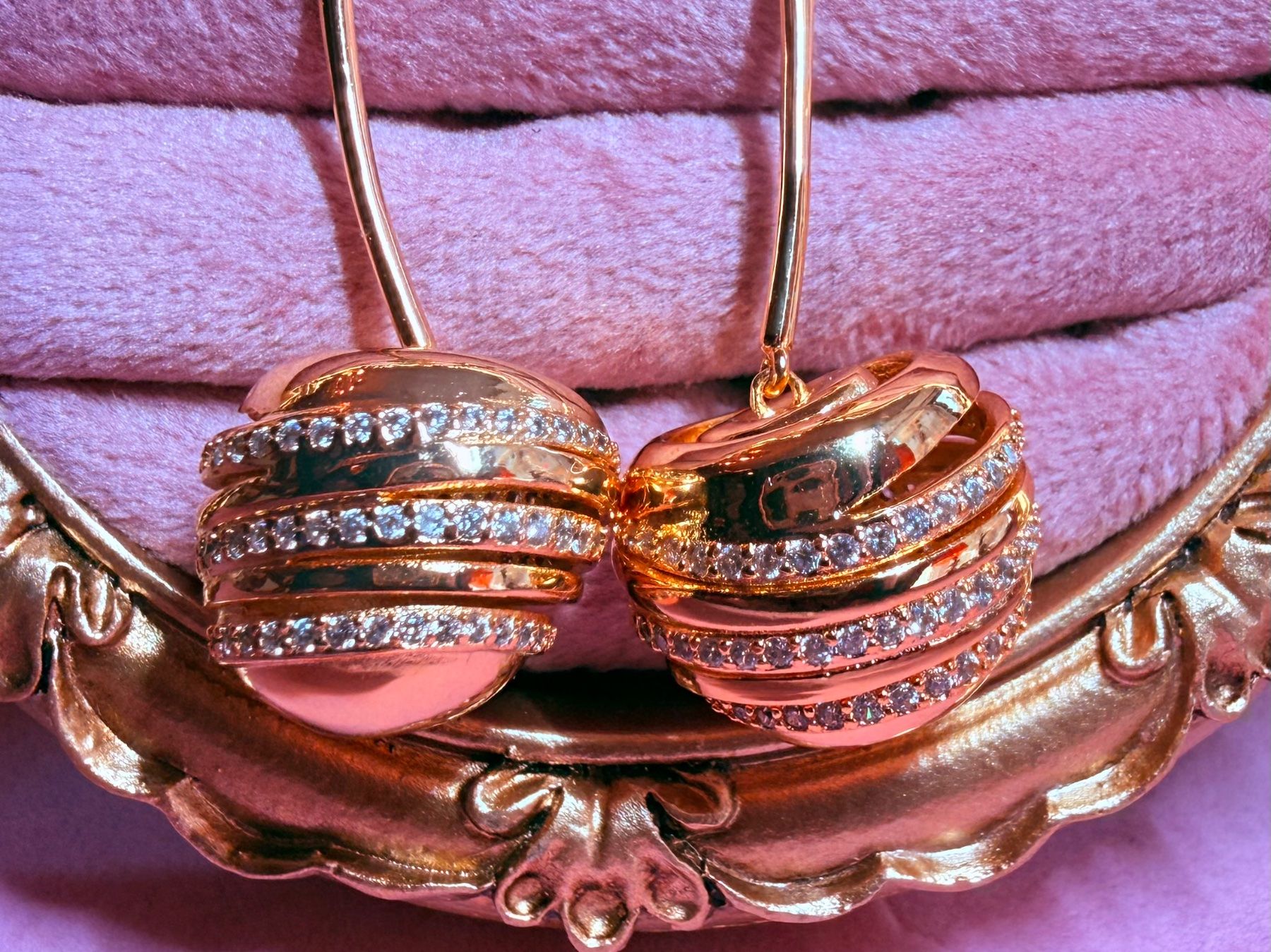 Orecchini pendenti & Orecchini a lobo: Élégantes boucles d'oreilles cerises dorées – Nuovo e nell'imballaggio originale da St-Maurice venduto da Sandrinette123 4