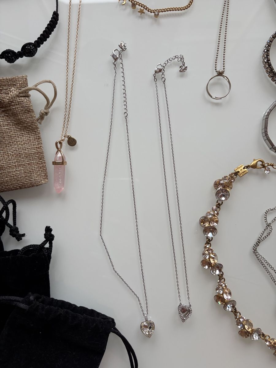 Altri gioielli: Schmuck Konvolut: Ketten, Armbänder, Ringe – Usato da Amlikon-Bissegg venduto da Semi.B. 1