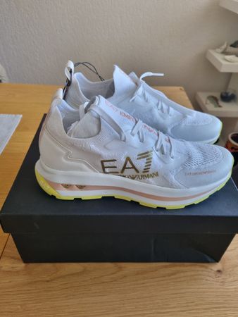 Elegante EA7 Emporio Armani Sneaker, Gr. 39, 1/3