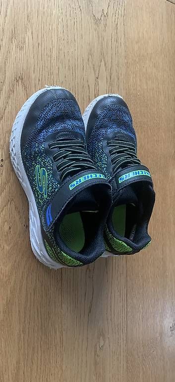 Chaussures garçon: Sketchers Grösse 33 Klettverschluss – D'occasion à Oberlunkhofen par weininchen 1