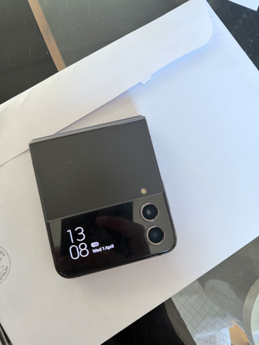 Samsung Telefoni cellulari / Smartphones: Galaxy Z Flip 4 - 256GB – Usato da Höri venduto da Binary_tech_ch 1