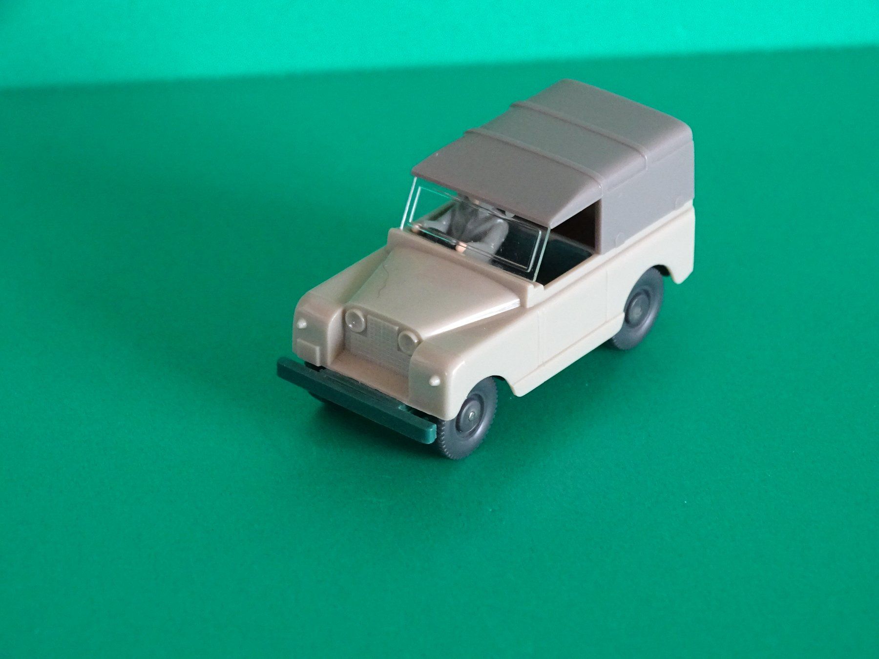 Wiking Modellini d'auto: Land Rover von Wiking 1/87 – Usato da Bretzwil venduto da Meex