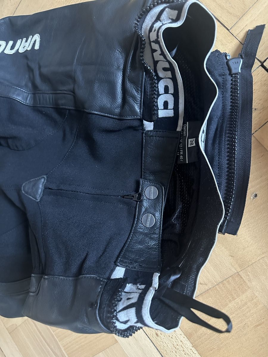 Vanucci Pantaloni: Vanucci Leather Motorcycle Pants – Nuovo (secondo la descrizione) da Zürich venduto da chayen 5