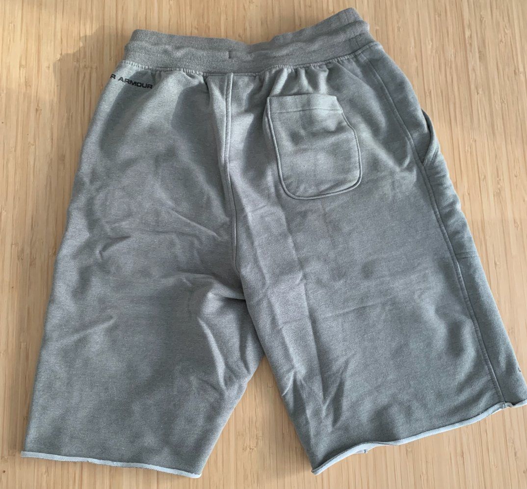 Under Armour Pantalons: Under Armour Shorts – D'occasion à Zürich par rob_z62d 1