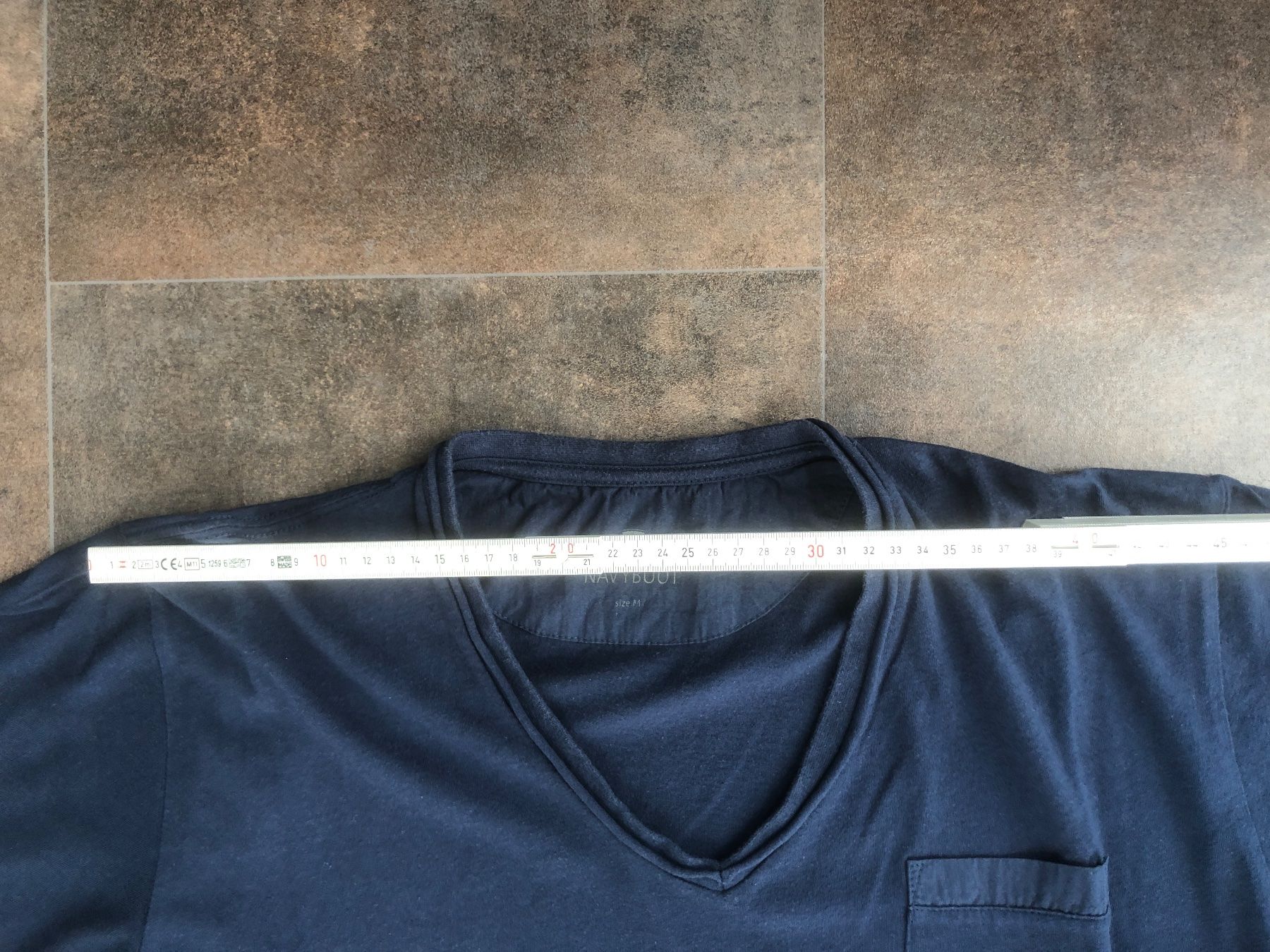 T-shirt: NAVYBOOT mit V-Ausschnitt Gr. M  NP Sfr. 32.-- – Nuovo (secondo la descrizione) da Zürich venduto da Amaretto_zh 6