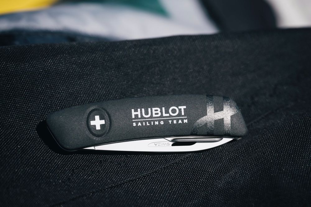 Couteau Swiza « Alan Roura x Hublot Sailing Team » dédicacé 2