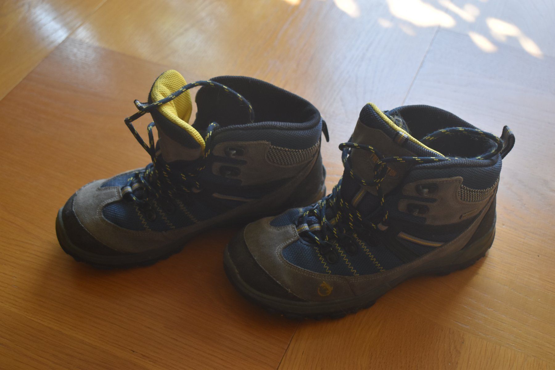 Trevolution Scarpe da uomo: Chaussures de randonnée enfant – Usato da Genthod venduto da alnapi35