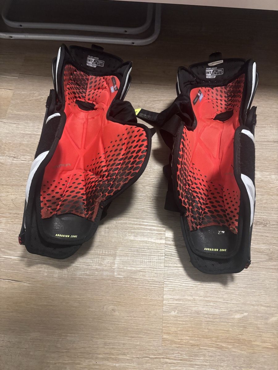 Bauer Schutz & Schoner: Bauer Vapor Hyperlite Shinpads – Gebraucht aus Dübendorf von jus_d5c2 2