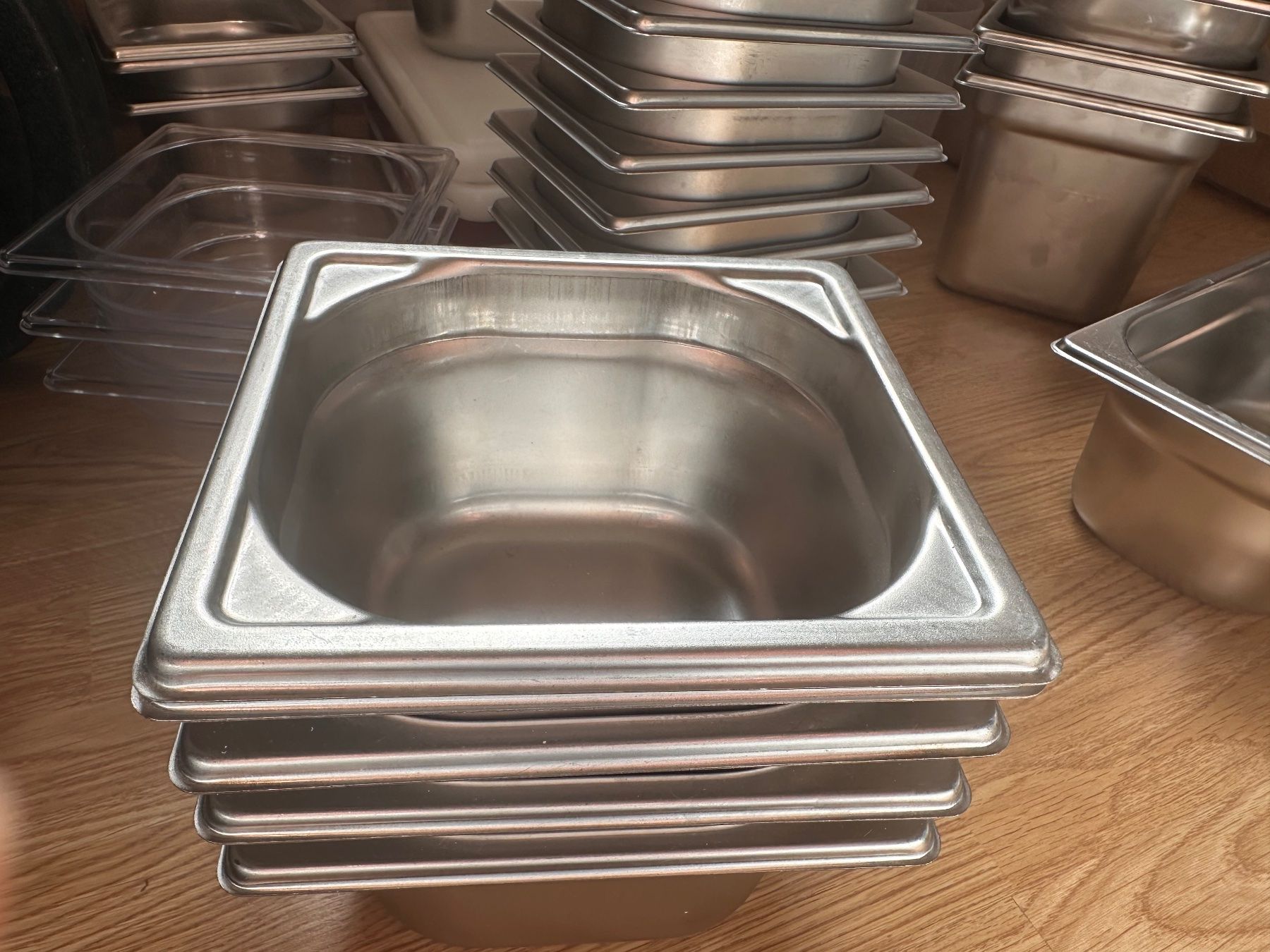 Elettrodomestici da cucina: 10 stück GN 1/6 65mm – Usato da Uster venduto da sil_6ndz 1