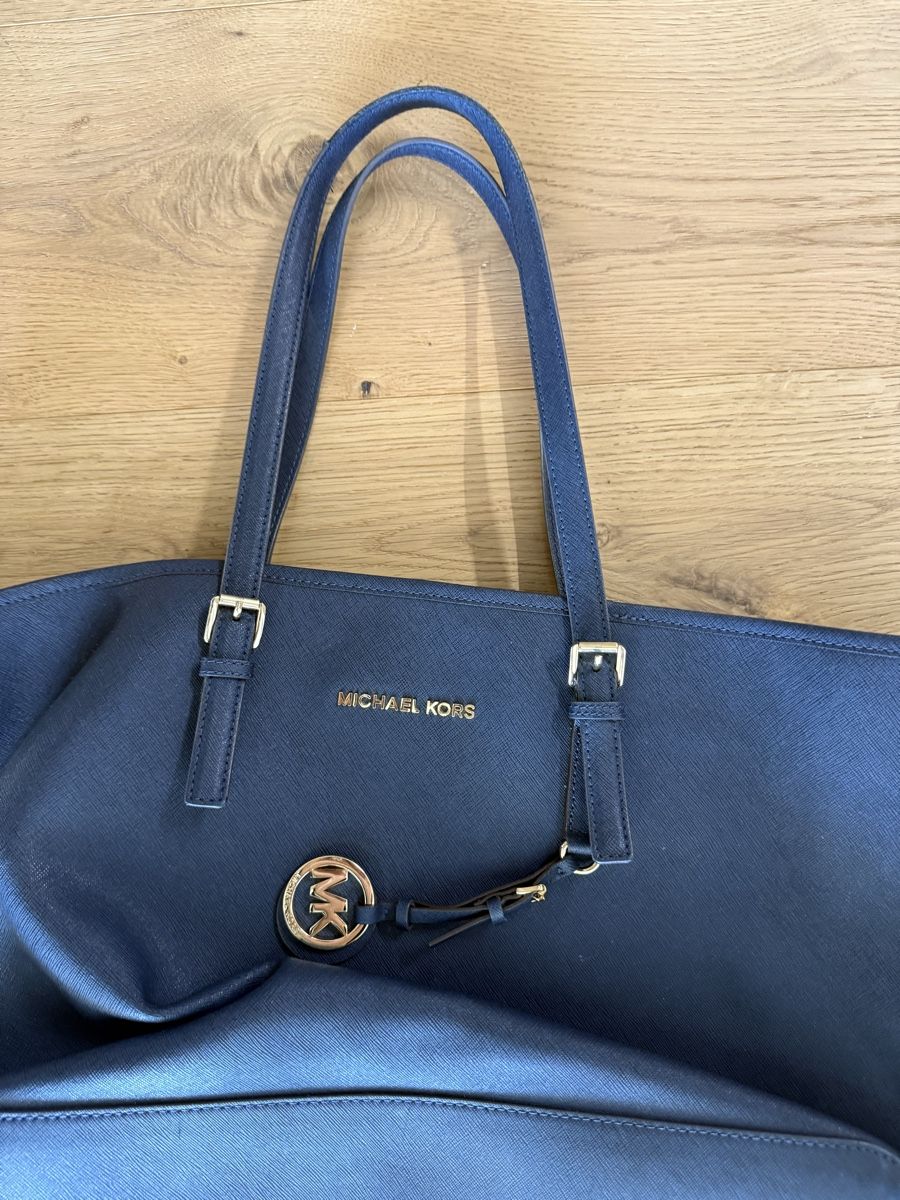 Michael Kors Borse da donna: Michael Kors Tasche Tote dunkelblau  – Usato da Weggis venduto da Moitie-Moitie 2
