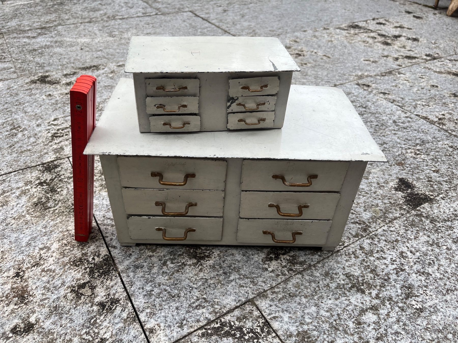 Cassettiere: Schubladenmöbel Antik Klein Metall Kunst – Usato da Bottmingen venduto da Puffsack 2