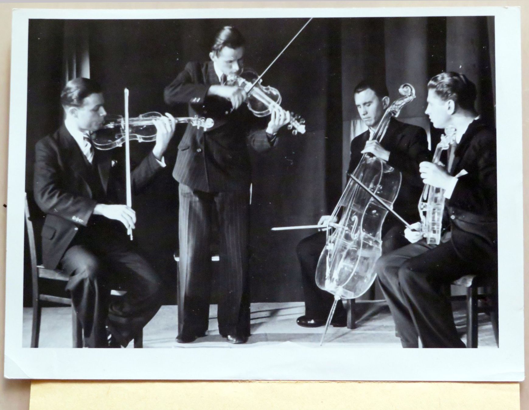 Foto & Immagini: Radioquartett Berlin Konzert mit Plexiglasinstrumenten, 1939 – Usato da Oberriet SG venduto da ganesh435