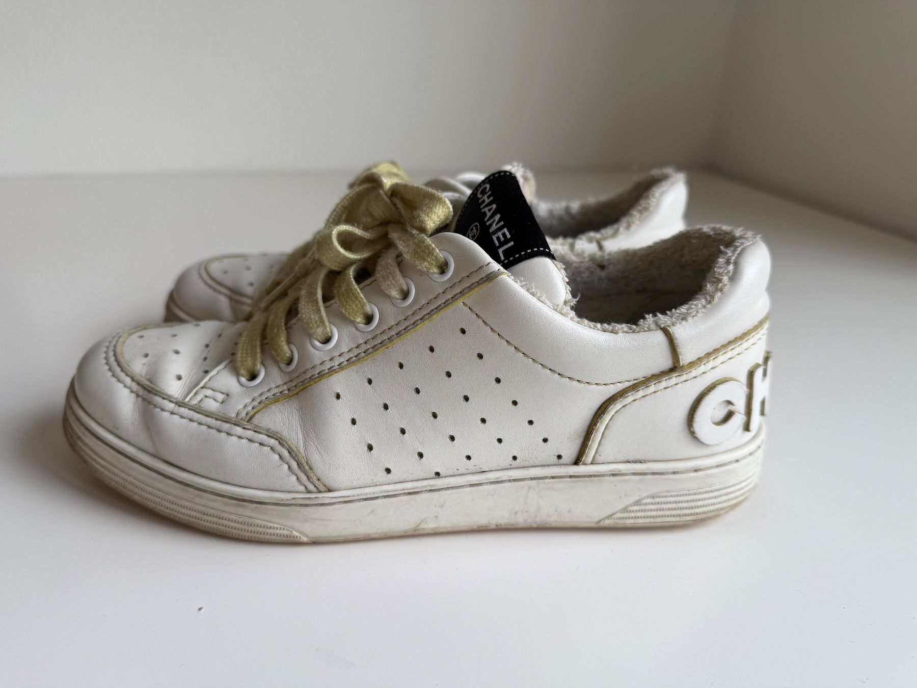 Chanel Chaussures femmes: Chanel Turnschuhe – Neuf (Voir description) à Winterthur par 19.19 1