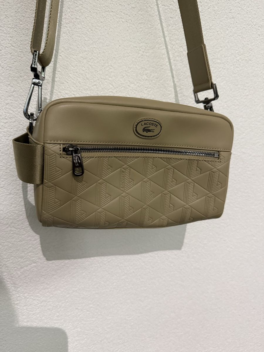 Taschen für Damen: Lacoste Tasche – Neu (gemäss Beschreibung) aus Oberwil BL von napetak