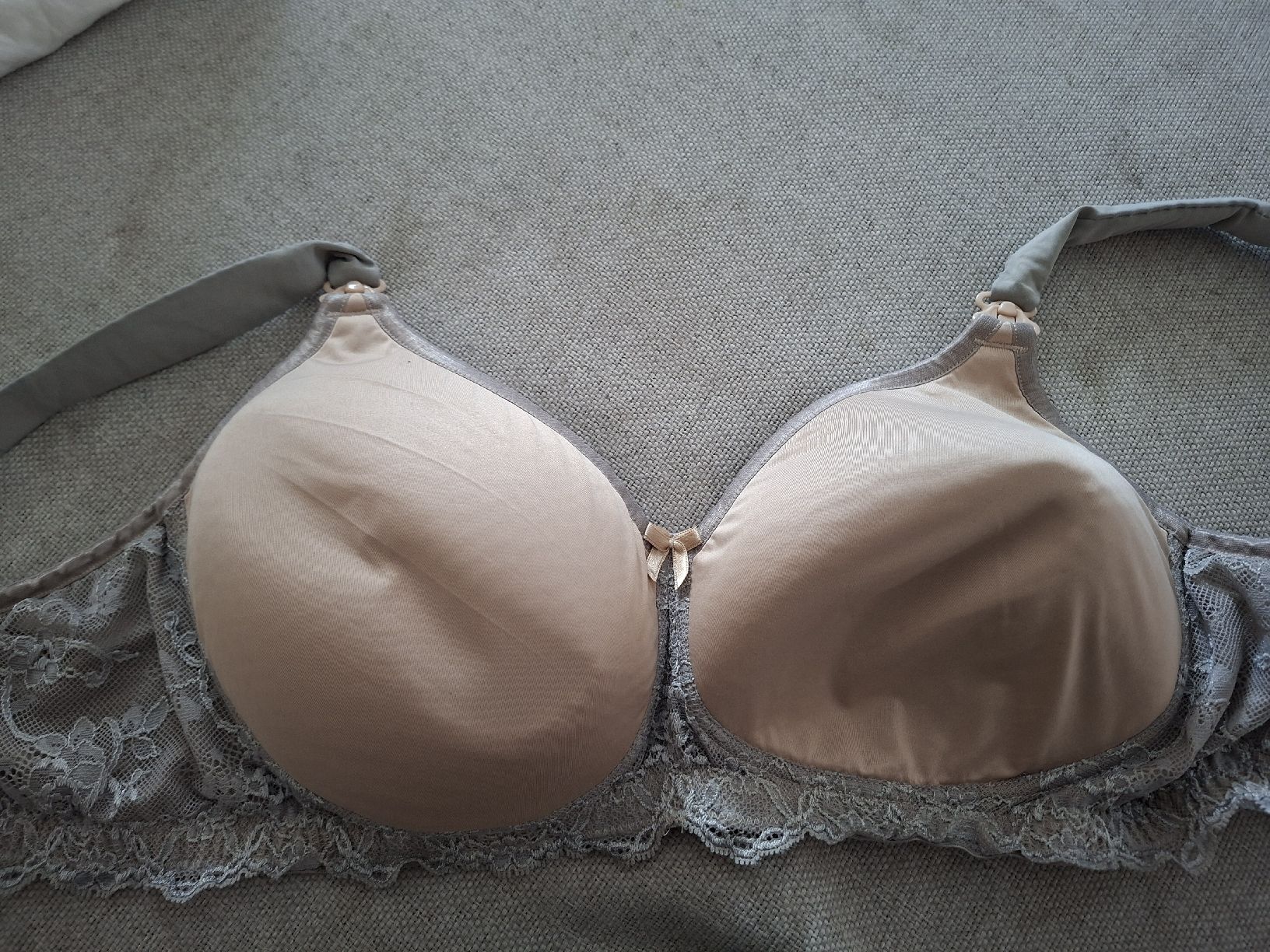 Autres dessous: Still BH Cup E Beige Grau Spitze – D'occasion à Triesenberg par Anastasia26