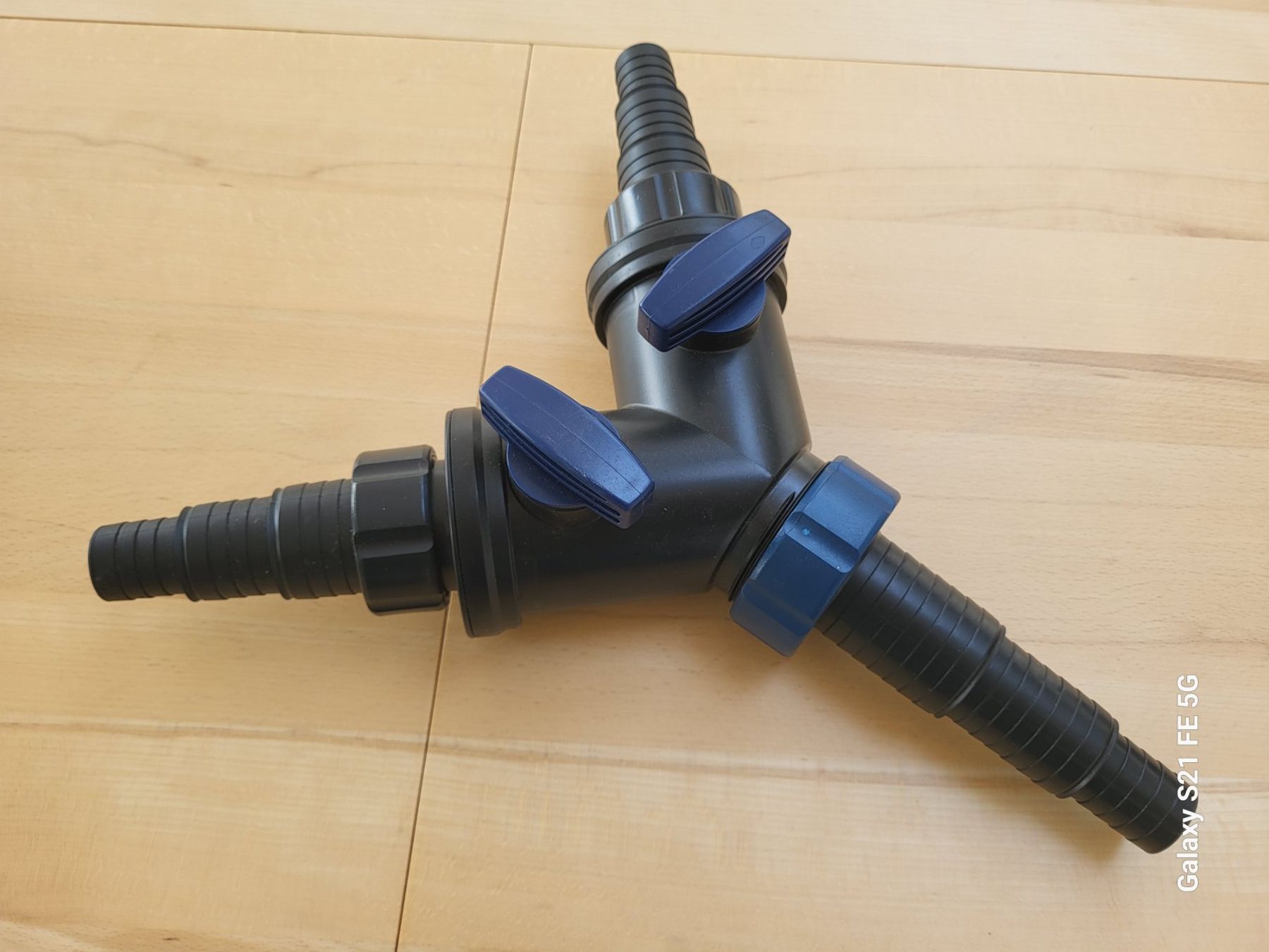 Alimentazione elettrica: Oase Y-Verteiler mit Einstellventilen – Nuovo e nell'imballaggio originale da Niedergösgen venduto da Beramh