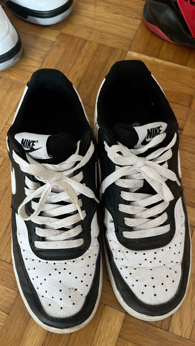Scarpe da uomo: Nike Scarpe da ginnastica bianche e nere usate – Usato da Volketswil venduto da mon_ssk6