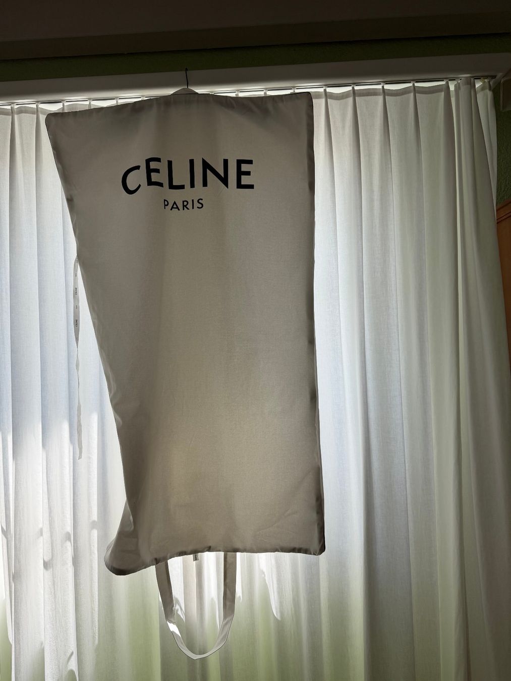 Borse: Weisse Kleiderhülle von CELINE Paris – Nuovo (secondo la descrizione) da Ottikon venduto da ron_555v