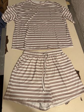 Set gestreift T-Shirt und Shorts beige weiss Grösse M