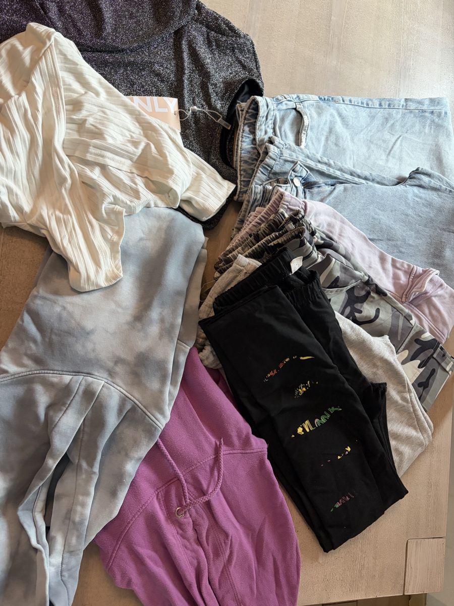 Lotti & Set di vestiti: Mädchenkleider – Usato da Minusio venduto da Chantiba