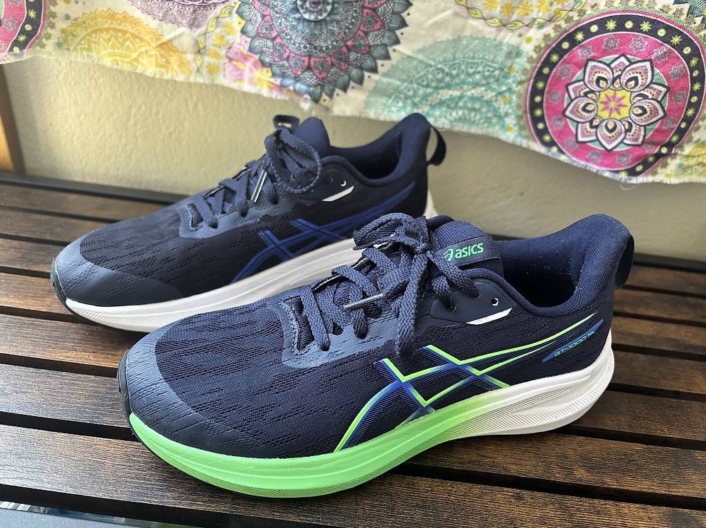 Asics Herrenschuhe: Asics Laufschuhe 39.5 – Gebraucht aus Bern von feckat