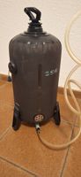 Campingdusche 10 Liter. Mit Druckpumpe, Schlauch und Brause