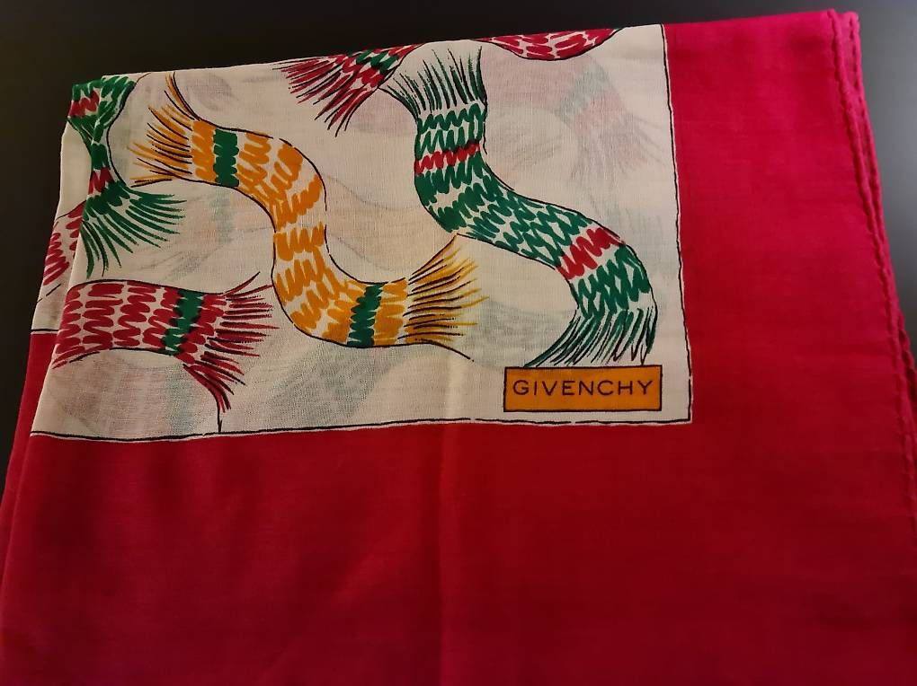 Foulards, Tücher & Schals: Foulard Givenchy Paris – Gebraucht aus Chur von chrigebrunner