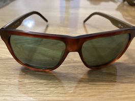  Lunettes à soleil neufs de marques Lacoste
