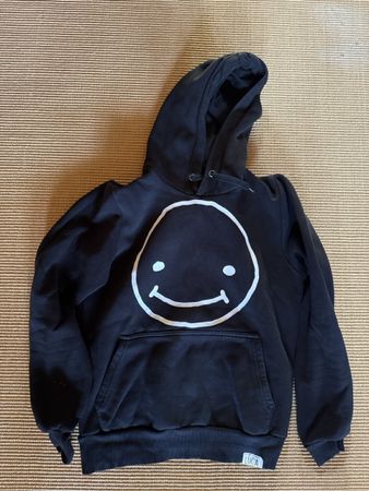 Schwarzer Hoodie