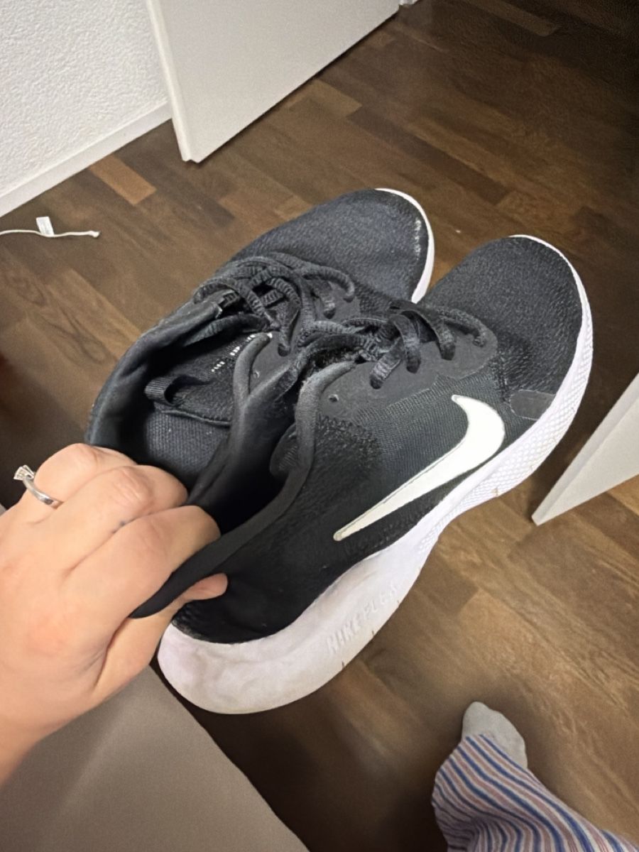 Nike Damenschuhe: Nike Schuhe Grösse 36.5  – Gebraucht aus Pratteln von sarax3.- 1