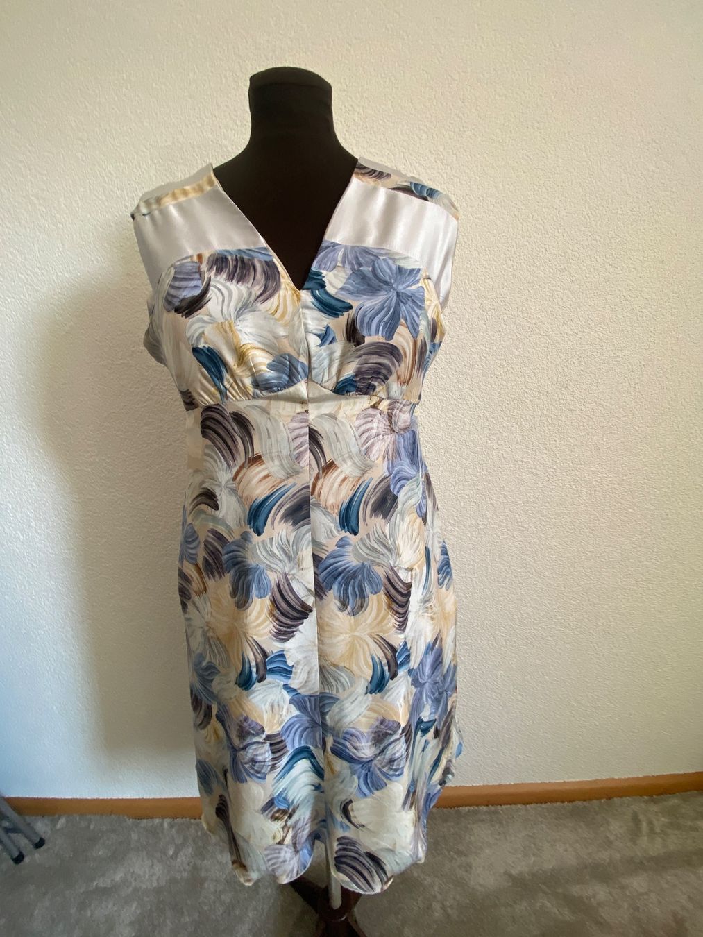 Vestiti: Seide Kleid 36-38 neu – Nuovo (secondo la descrizione) da Liestal venduto da Goldart