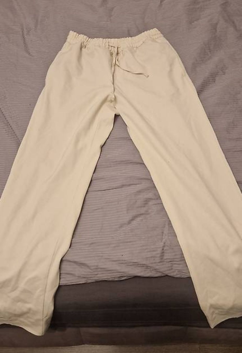 Hosen: Sommerleichte Stoffhose, beige, Grösse L – Gebraucht aus Basel von gio_d9qn 1