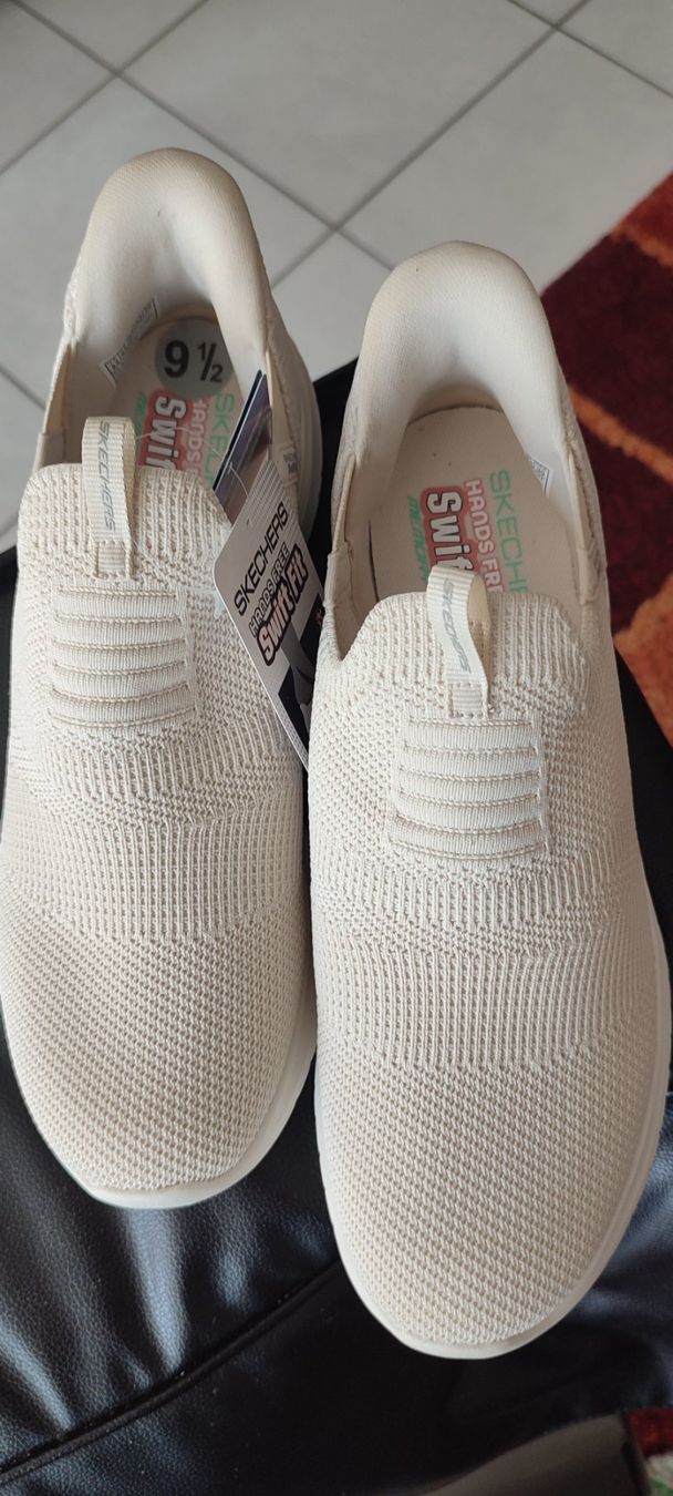 Skechers Damenschuhe: Skechers main libre – Neu und originalverpackt aus St-Cergue von Neviana