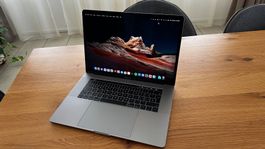 MacBook Pro 15" 2017 – i7 2,8 GHz – 16 Go RAM – SSD 1 To