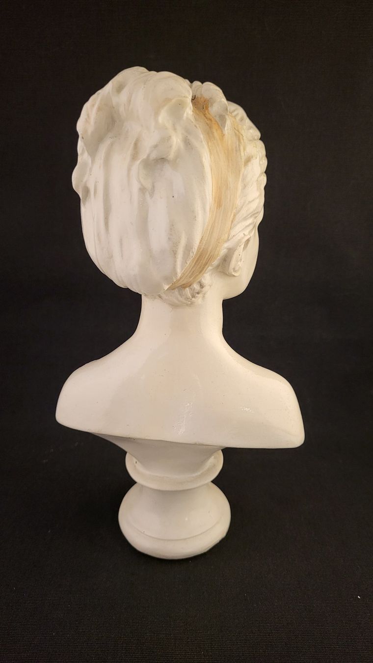 Statuette: Büste Mädchen mit Haarband – Usato da Basel venduto da spinne02 4