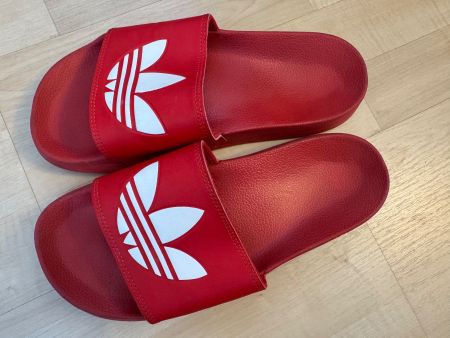Adidas’s Adilette Badeschuhe Sommerschuhe