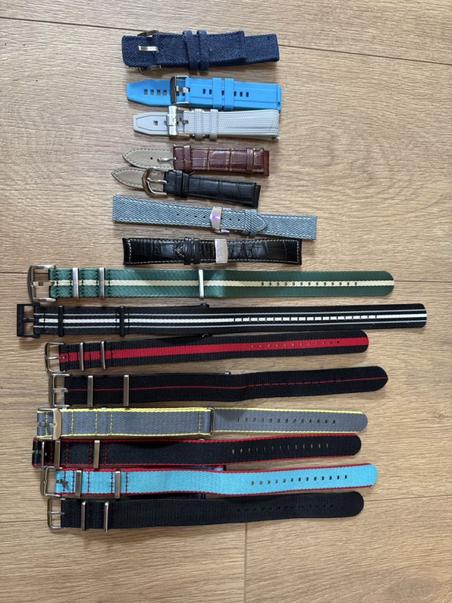 Bracciali & Braccialetti: Uhrenarmbänder Set Textil Leder Silikon diverser Grösse – Nuovo (secondo la descrizione) da Zollikon venduto da kobe23