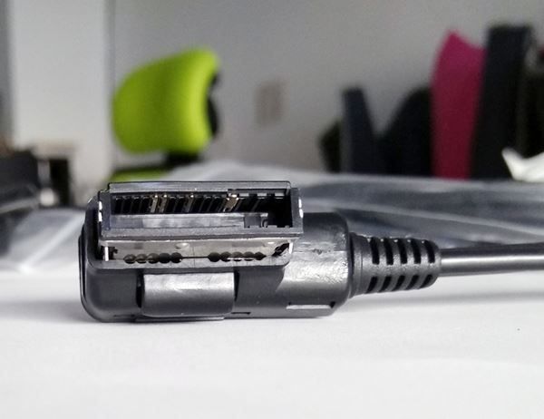 Tutti pezzi di ricambio auto: Benz AMI Musik Interface Ladegerät AUX U – Nuovo e nell'imballaggio originale da Unterägeri venduto da RmOnline 2