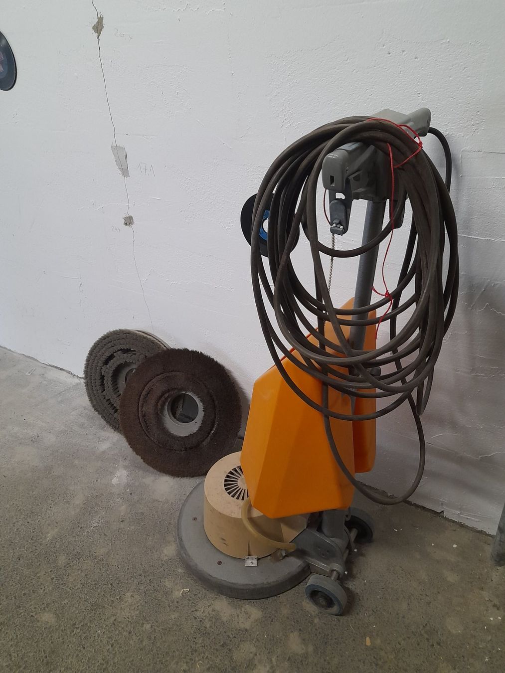 Tutte le macchine: Putzmaschine Wischmaschine – Usato da Fehren venduto da firestorm01 1