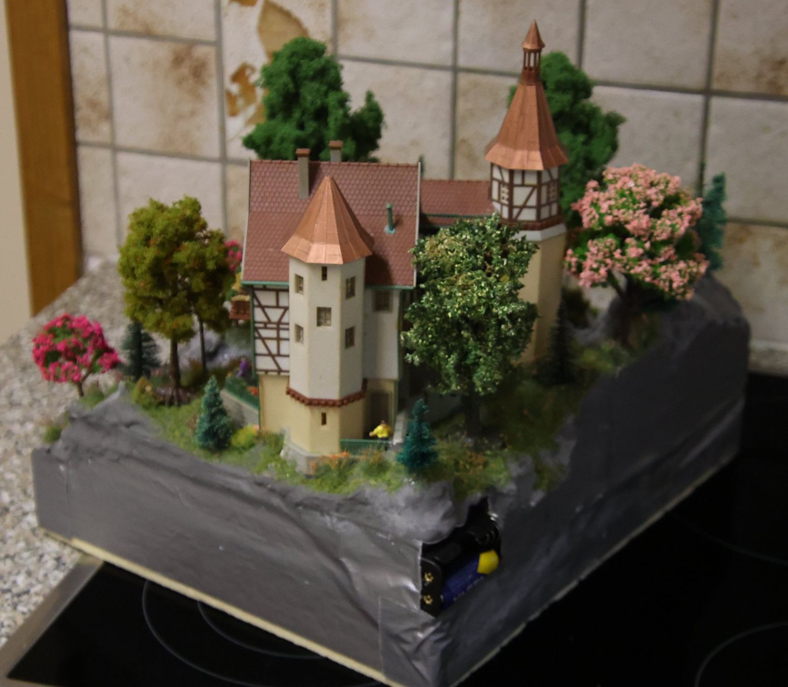 Modellini di ferrovie: Diorama Jagdschloss 1:87 H0 – Usato da Diegten venduto da dolphin04 3