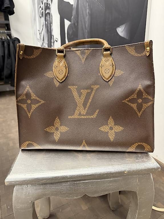 Taschen für Damen: Original Louis Vuitton Onthego – Gebraucht aus Maienfeld von Buendnerbike 1