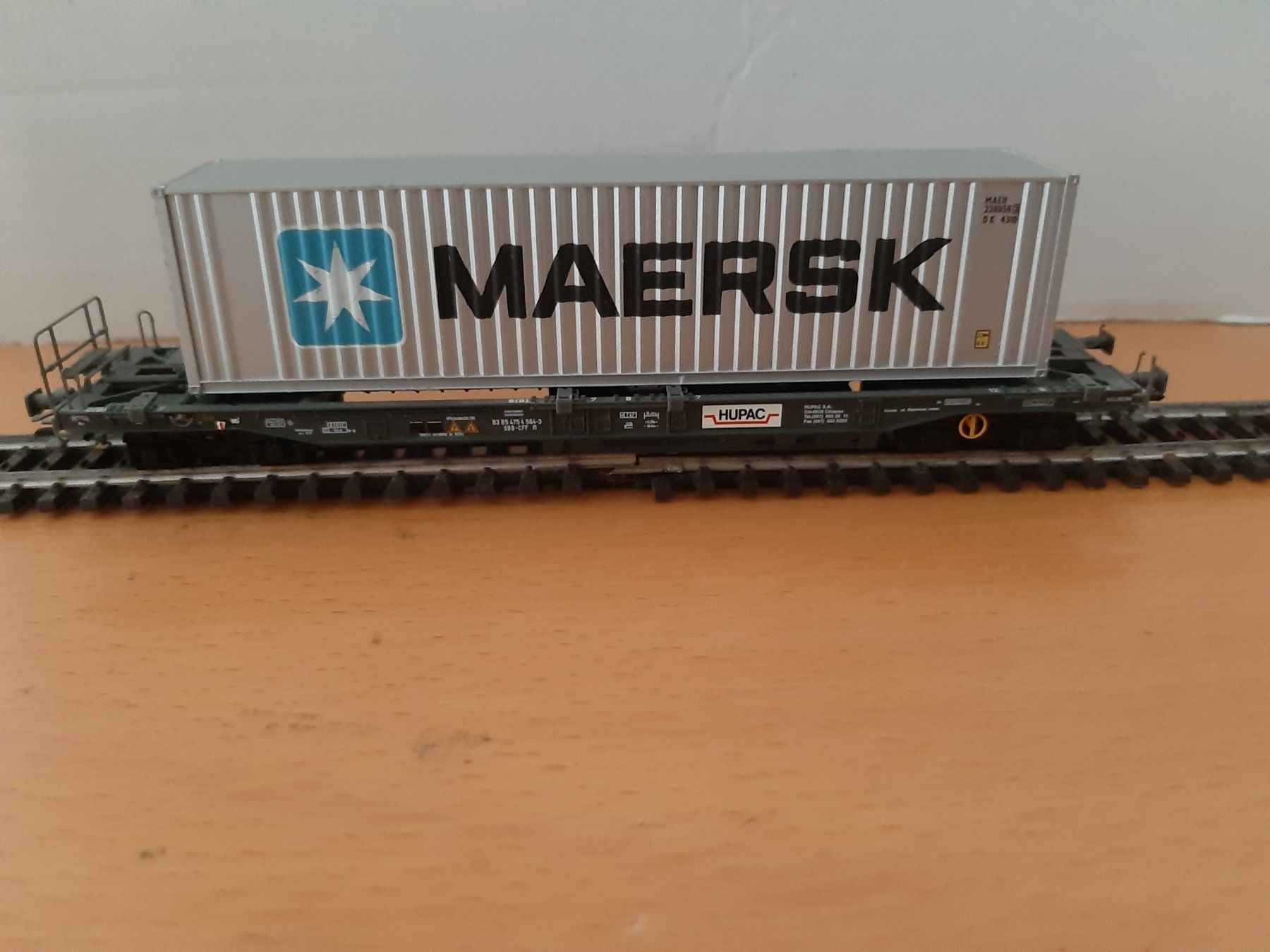 Märklin Modellini di ferrovie: Märklin H0 4-achs Containerwagen MAERSK – Usato da Ittigen venduto da Van_der_Valk