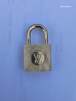 Original Louis Vuitton Taschenschmuck Schloss gold 5cm neu