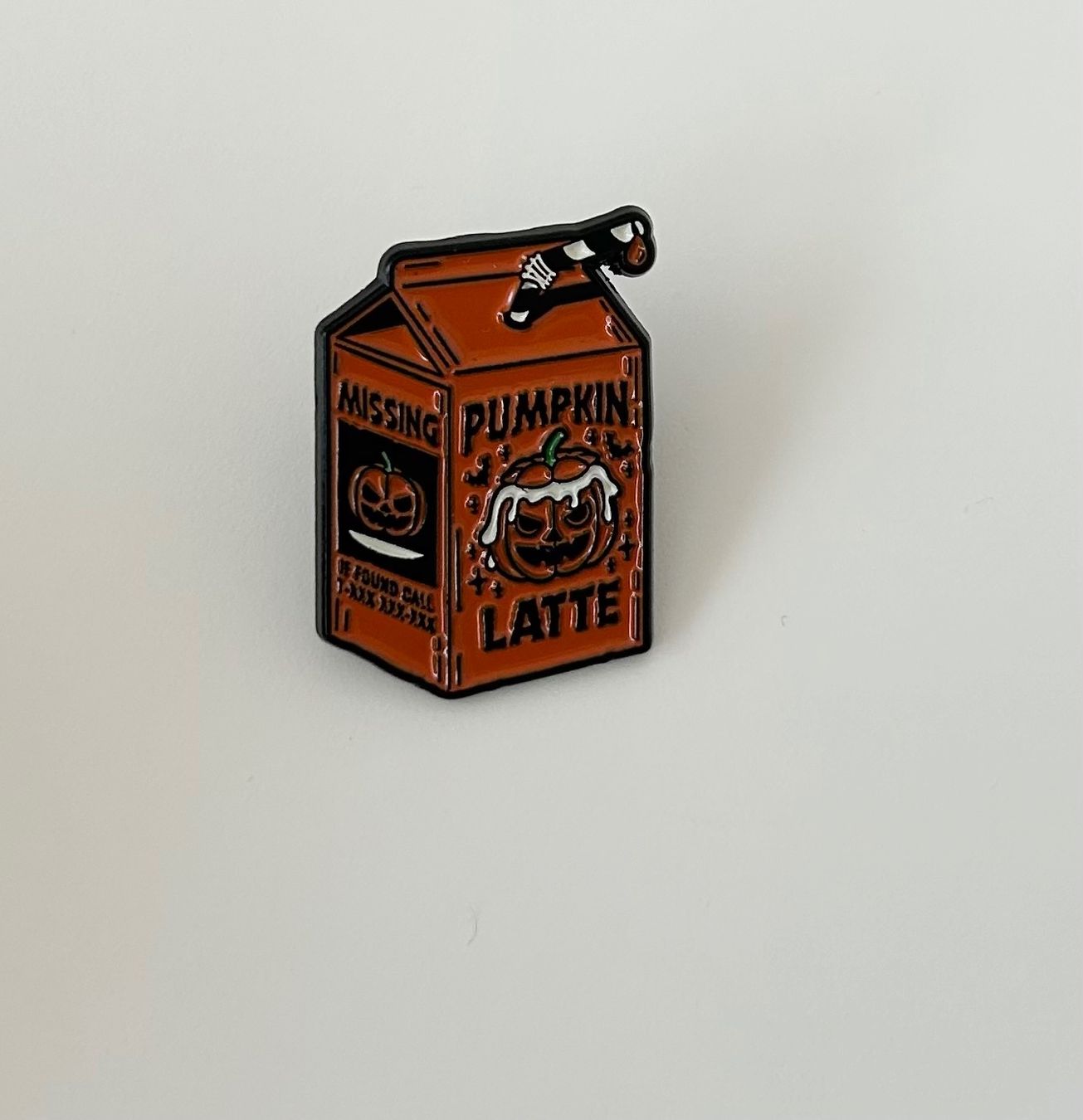 Plaketten & Abzeichen: Pin - Pumpkin latte-  New – Neu (gemäss Beschreibung) aus Basel von lau_982w