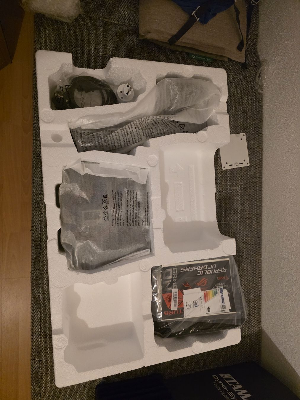 Asus Monitor: Monitor Asus Rog Strix XG27UCS – Usato da Fribourg venduto da ACO7 4