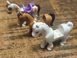 lego figurine lot de 3 chevaux