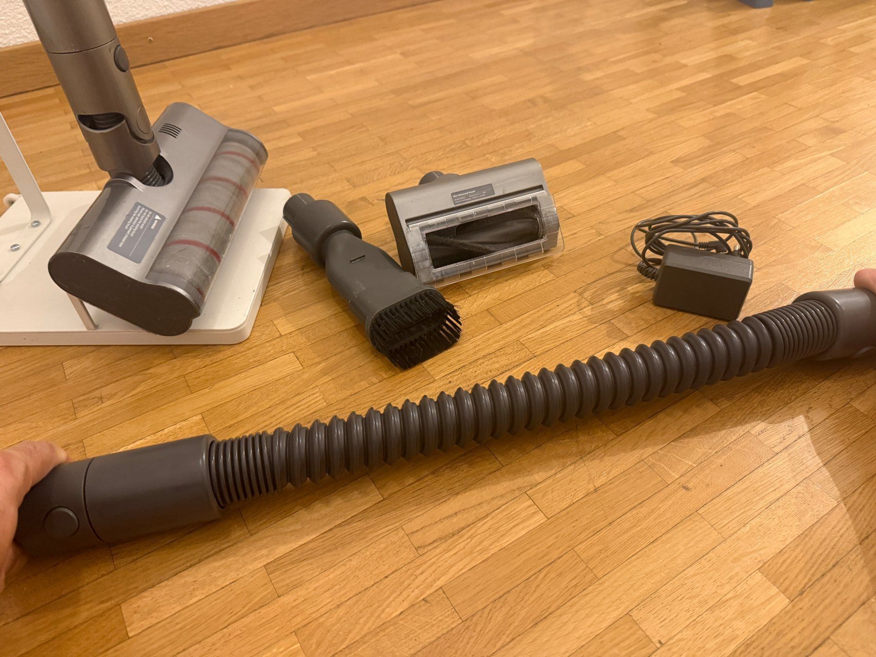 Dreame Staubsauger & Zubehör: Staubsauger Dreame V11 mit Ständer – Defekt aus Zürich von Big_burny 4