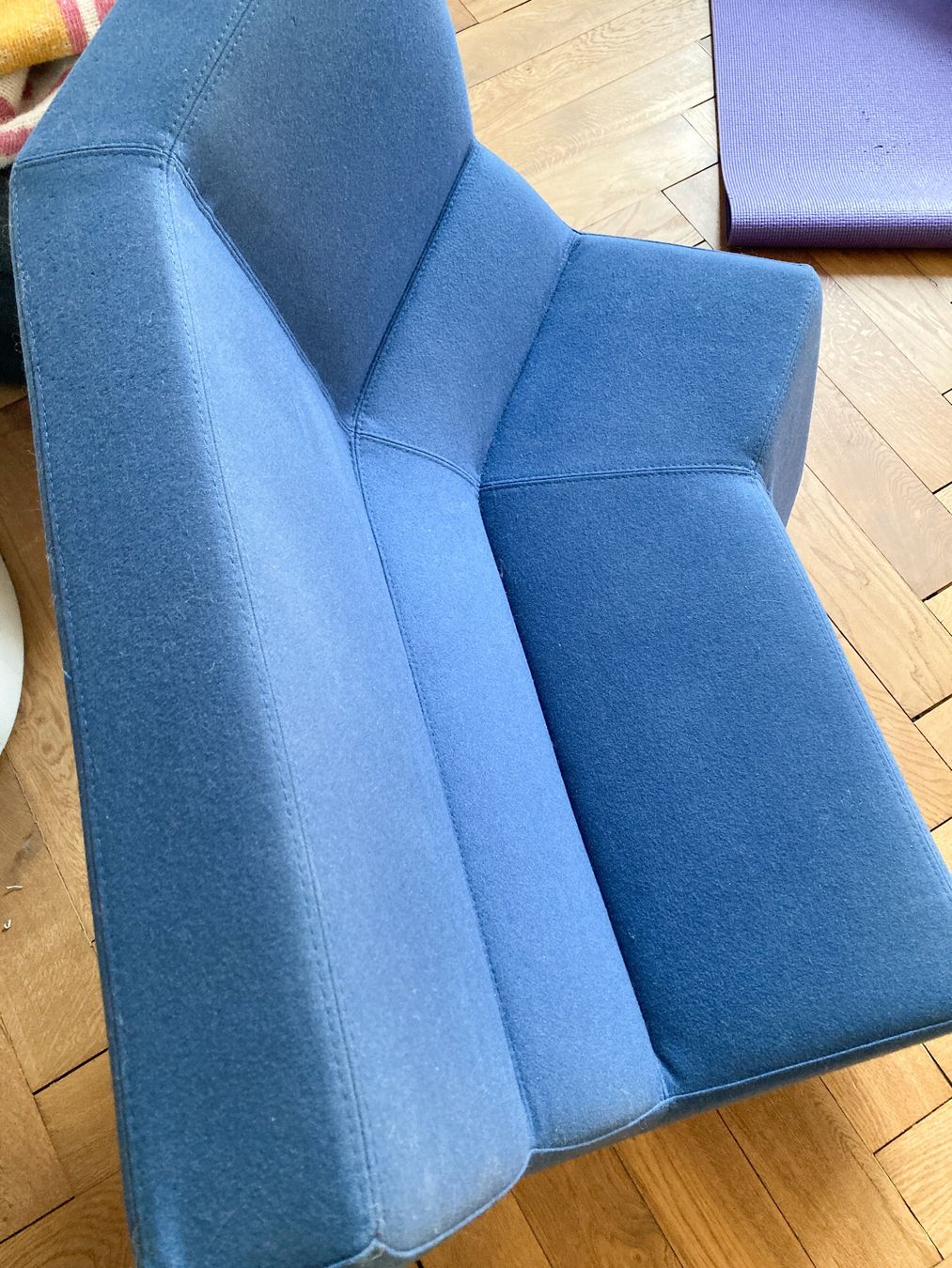 Classicon Poltrone: Classicon Chaos Chair, Konstantin Grcic, dunkelblau – Usato da Basel venduto da Minim 4