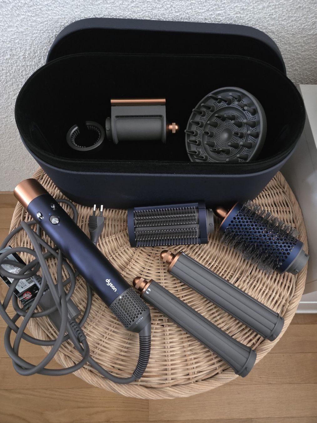 Dyson Sèche-cheveux: Dyson Airwrap Complet Bleu avec étui – Neuf (Voir description) à Bramois par sop_9jpz
