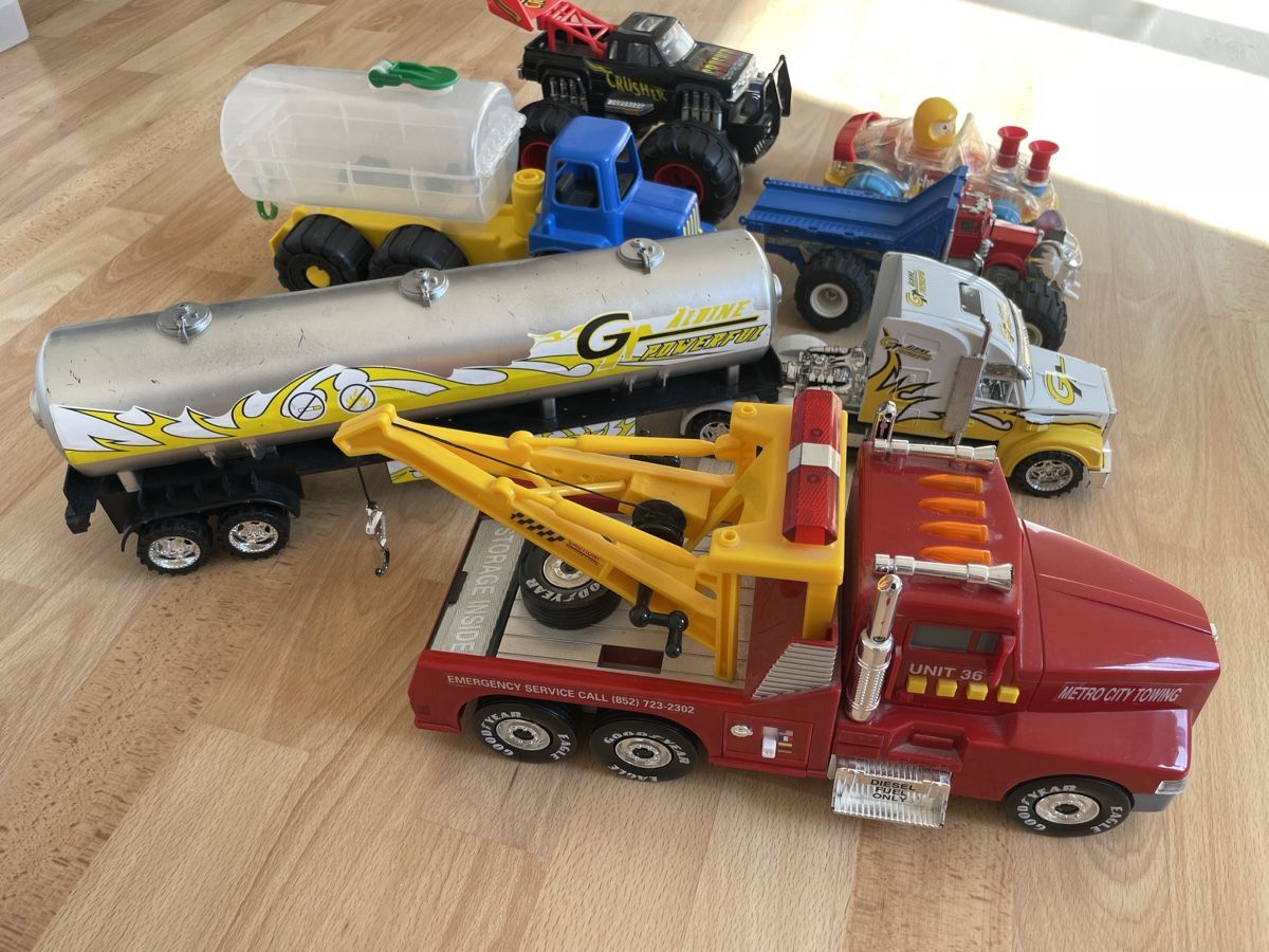 Giocattoli: Lot de camion en plastique – Usato da le locle venduto da caryl 3